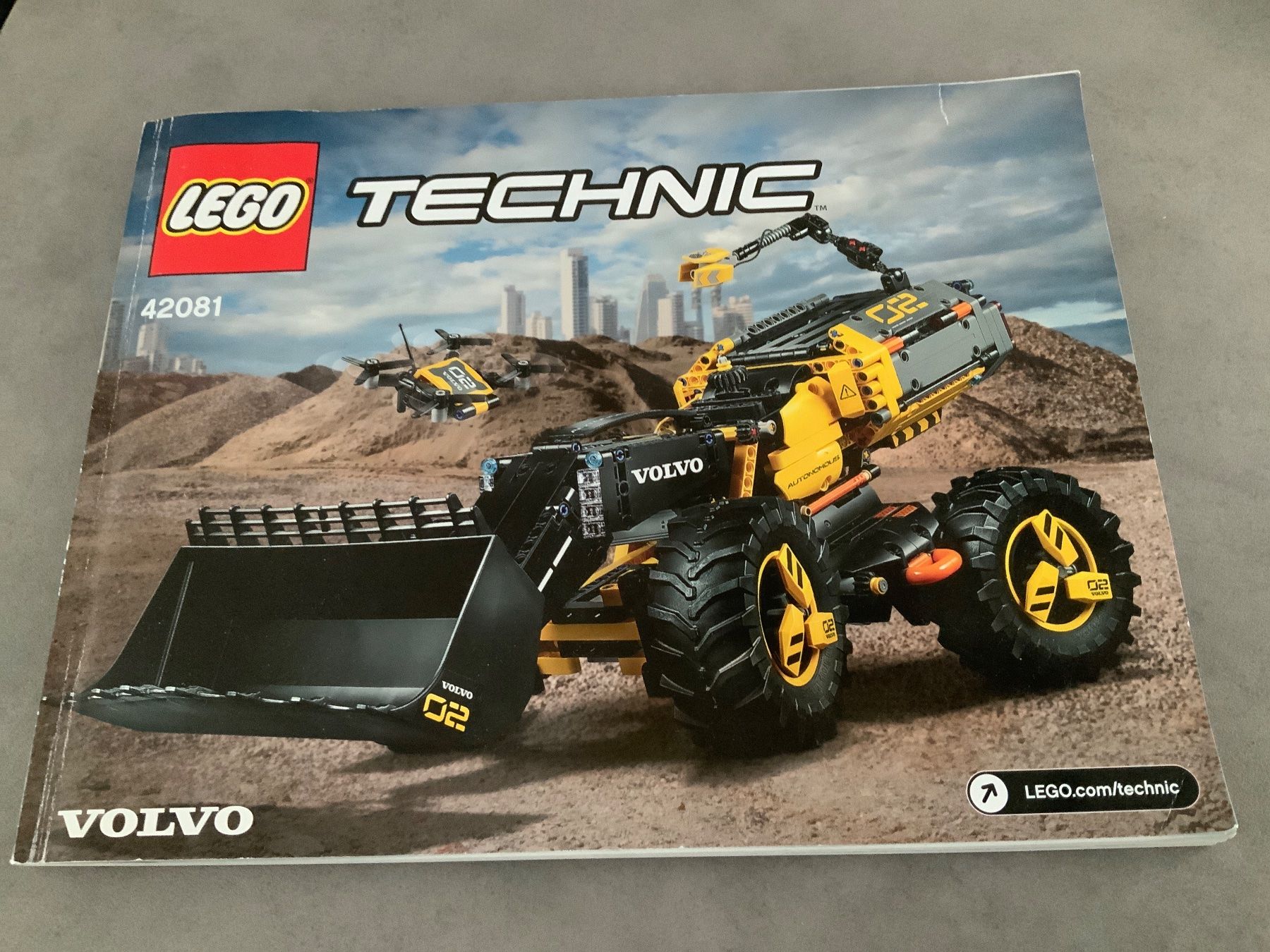 Modellbausätze & Standmodelle: Lego Technic BAUANLEITUNG 42081 zu Volvo Traktor – Gebraucht aus Uster von Macita56