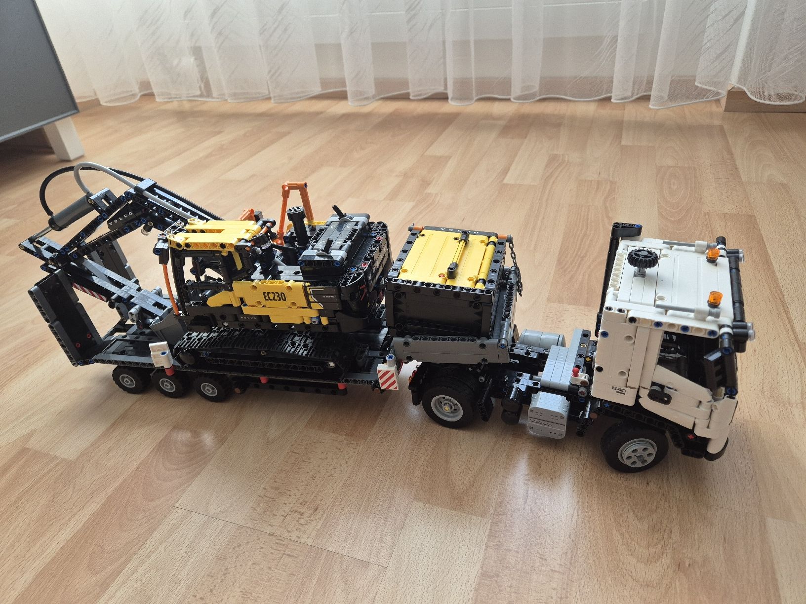 Lego Jeux de construction: Lego Technic Lkw – Neuf (Voir description) à Frenkendorf par mic_x7y9