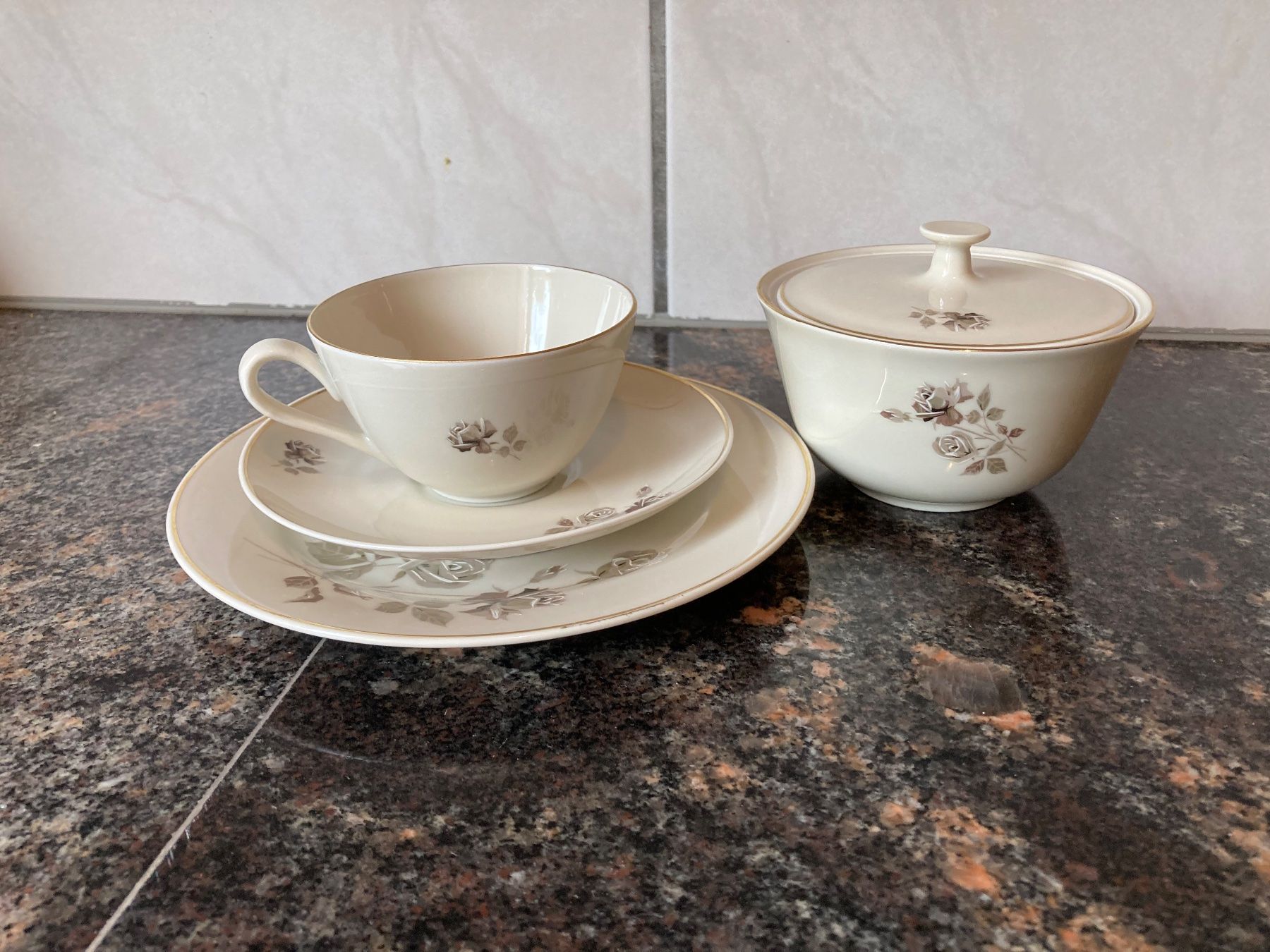 Set di piatti: Langenthaler Kaffeeservice, 21-teilig – Nuovo (secondo la descrizione) da Rüti b. Riggisberg venduto da katrin.reichenbach 5