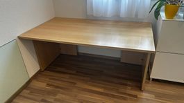 Schreibtisch