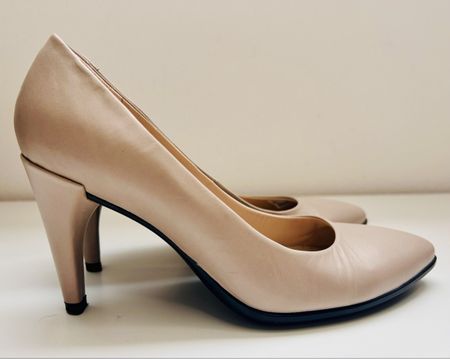 ECCO Pumps Nude/Beige Leder Gr. 38 – elegant & bequem
