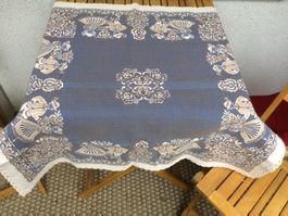 Vintage Tischdecke mit eingewobenen Trachtentänzer
