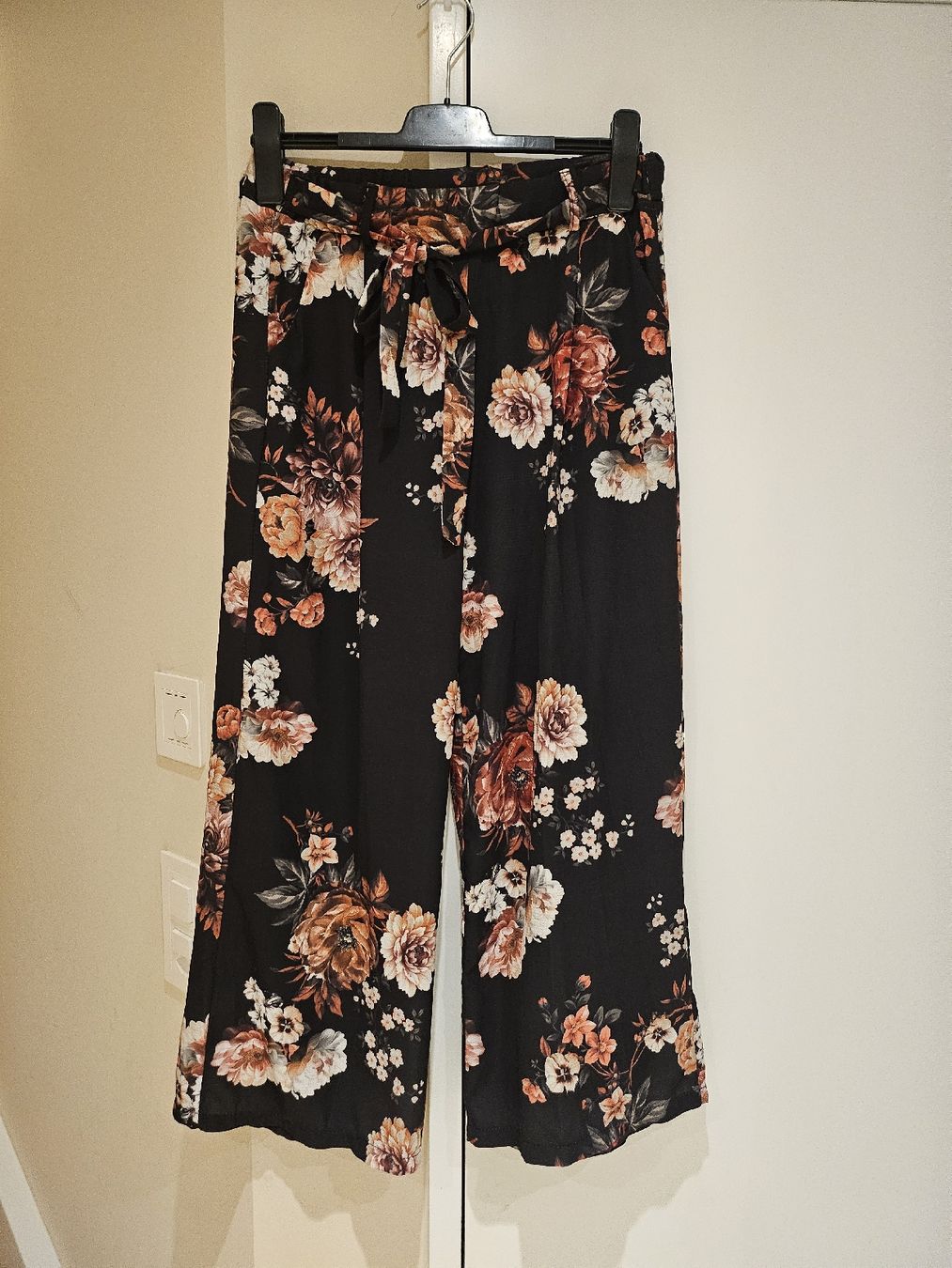 Zebra Pantaloni: Culotte mit Blumenprint gr.L Zebra – Usato da Allschwil venduto da na.wi.90