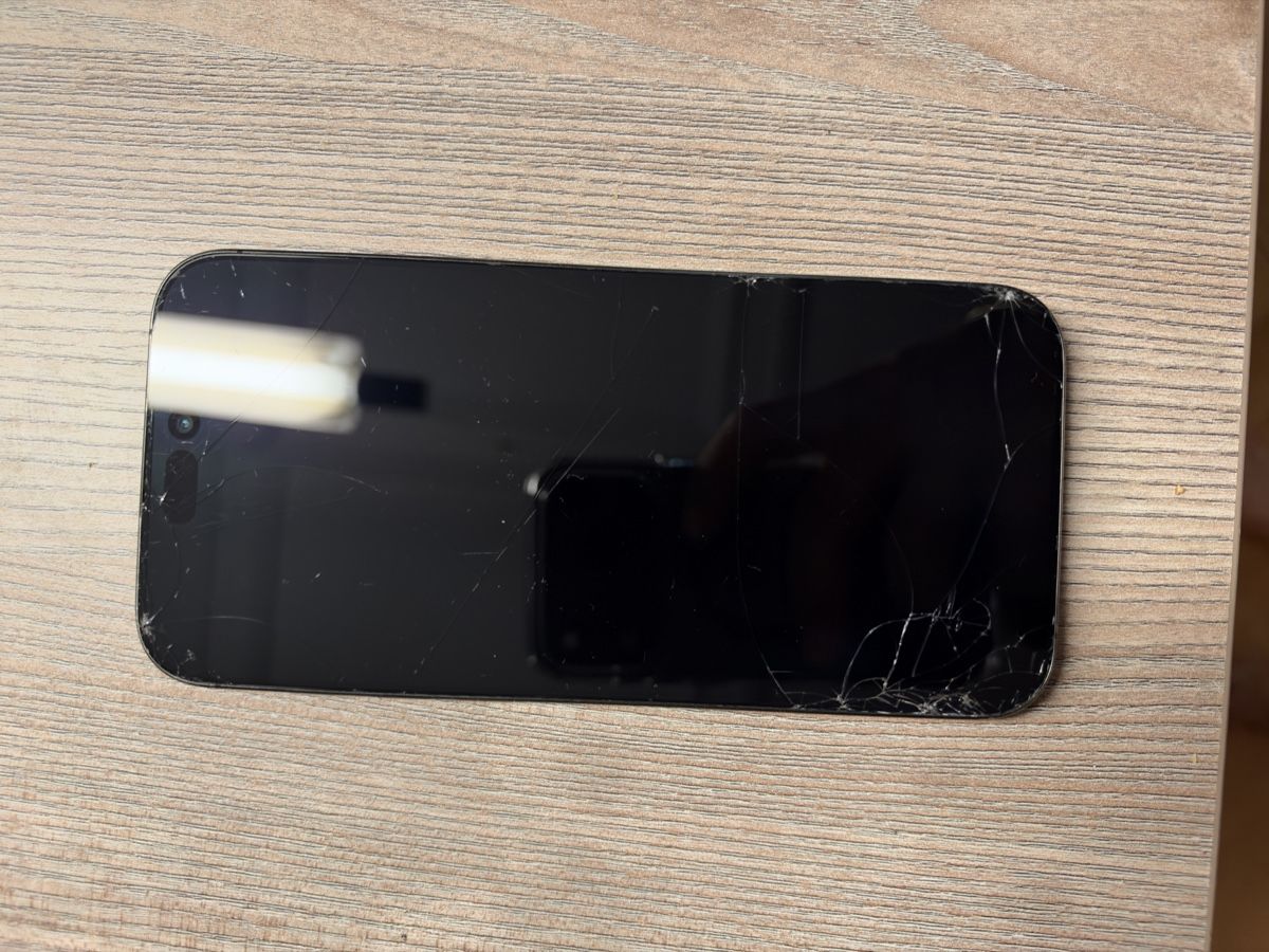 Apple Portables: Iphone 16 Pro max Schwarz – D'occasion à Langnau i. E. par gal_bx2v 1