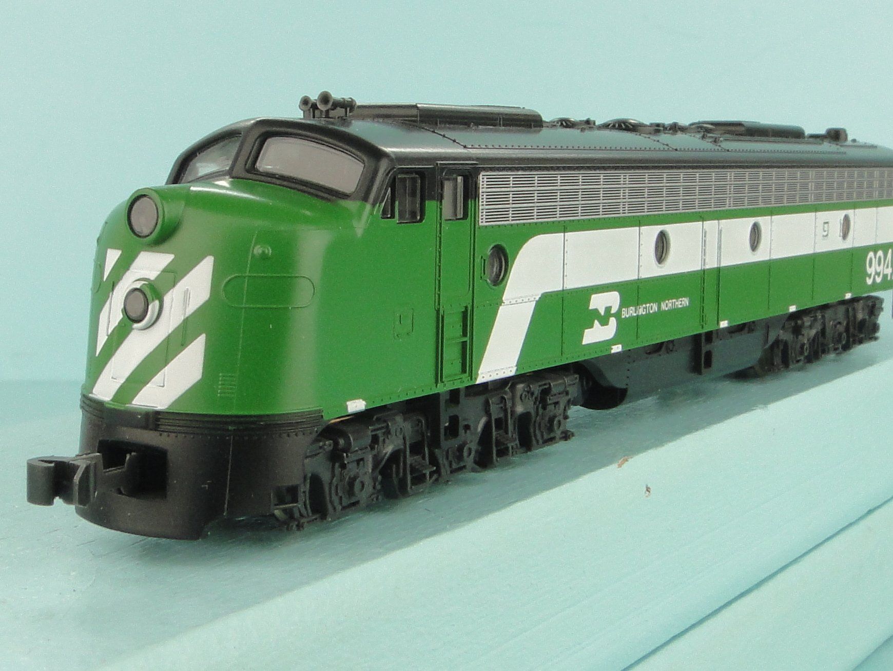 Kato Modelleisenbahnen: Kato Spur N 176-267 E 8/9 A Burlington – Gebraucht aus Bülach von cann11 1