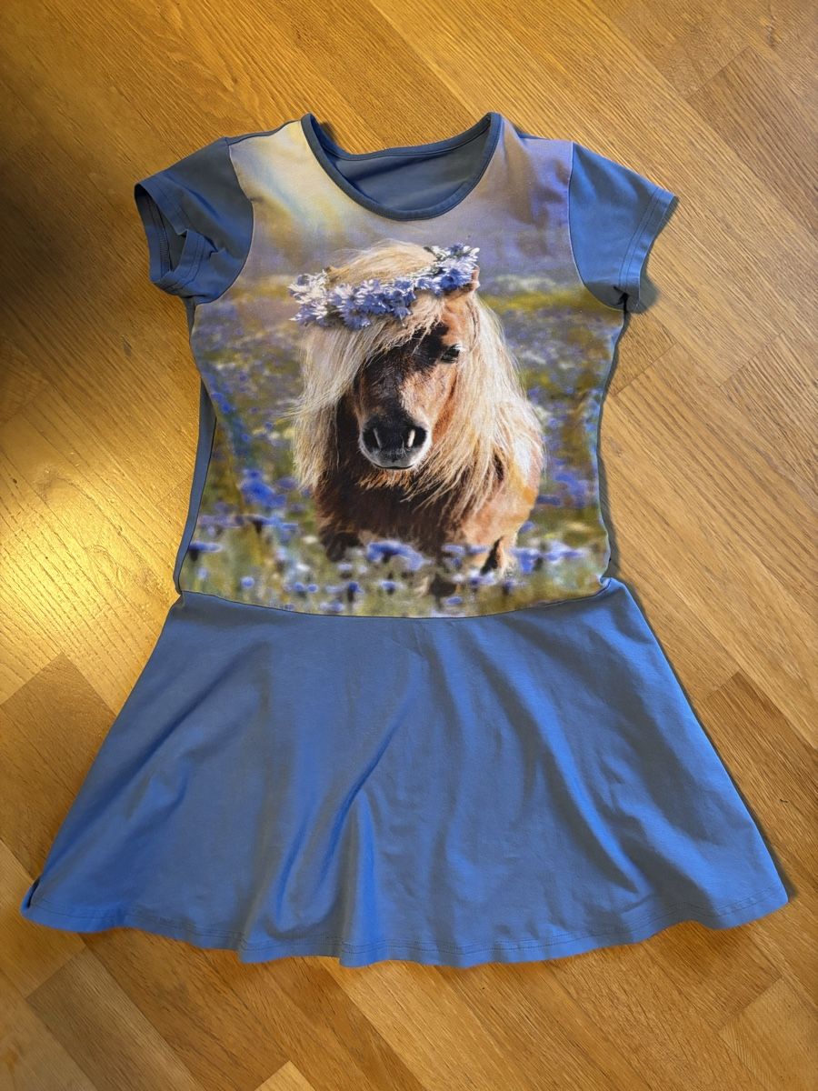 Jako-O Vestiti & Gonne: Kinderkleid JAKO-O Pferd Blumenmuster Grösse 140/146 – Nuovo (secondo la descrizione) da Wetzikon ZH venduto da T2blade