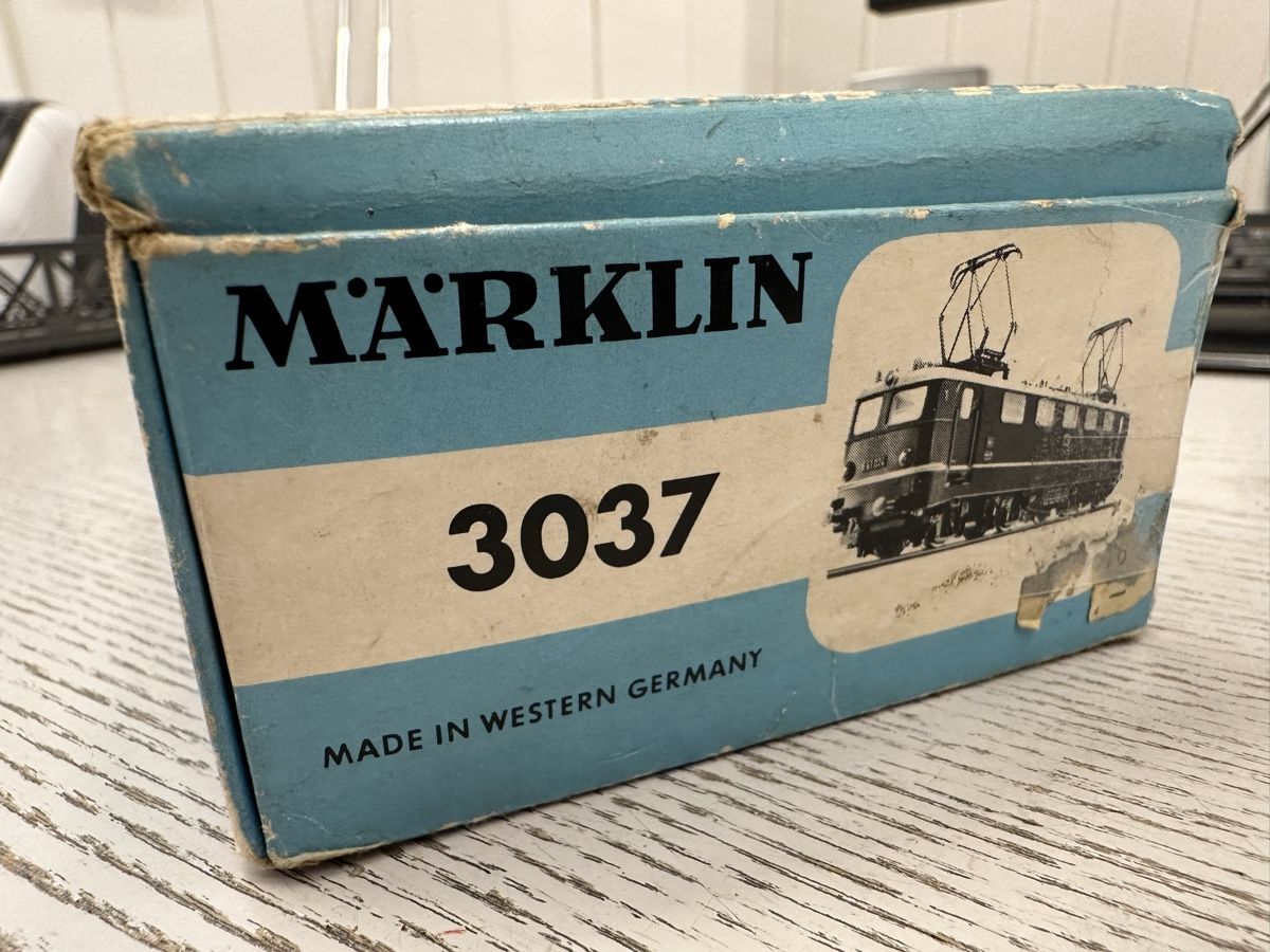 Märklin Modellini di ferrovie: Märklin 3037 DB BR 141 – Usato da Lupsingen venduto da New-Haven 8