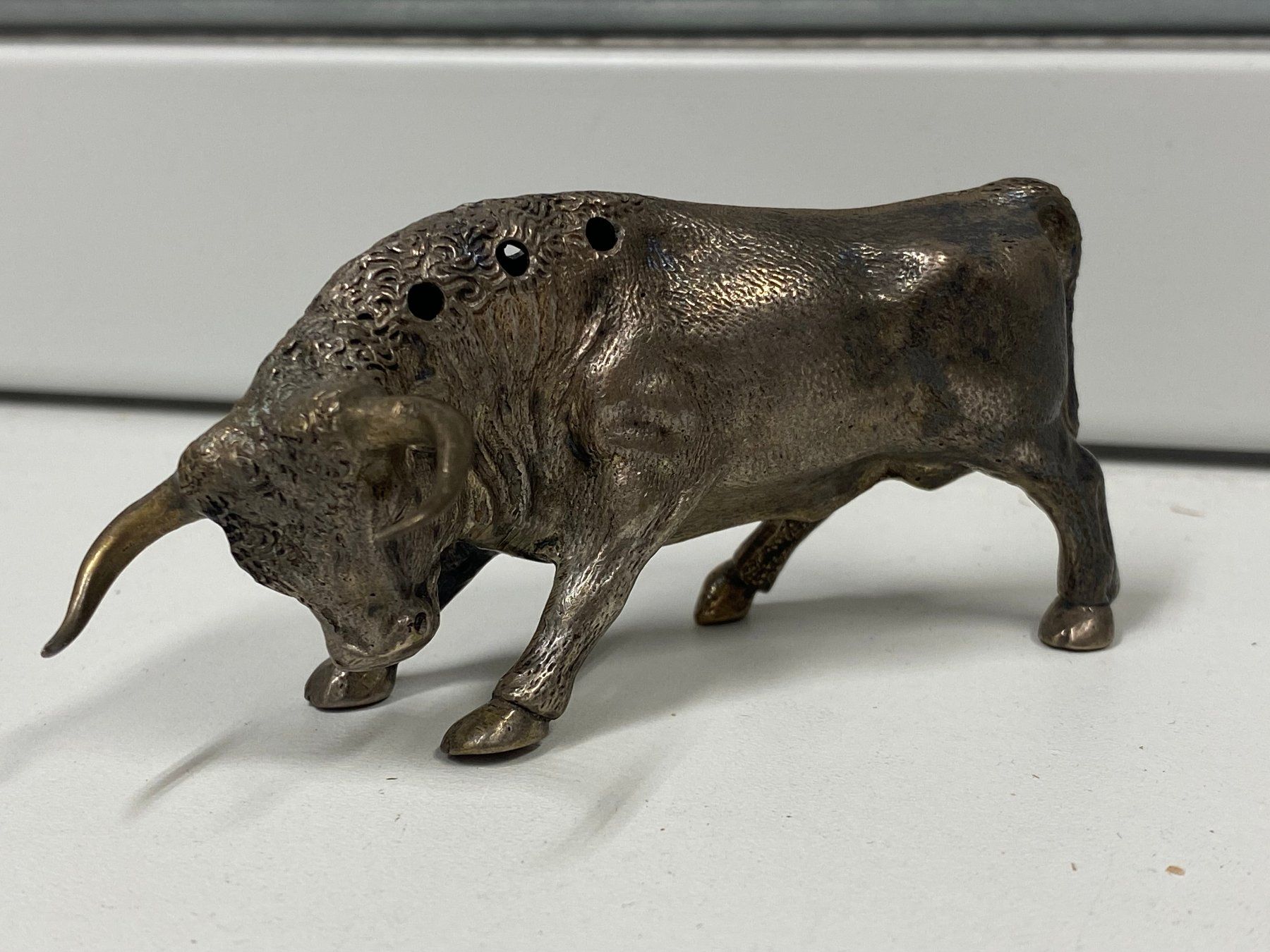 Statuette: Zahnstocherhalter Stier-Figur //i551 – Usato da Bern venduto da JMsoehne1987