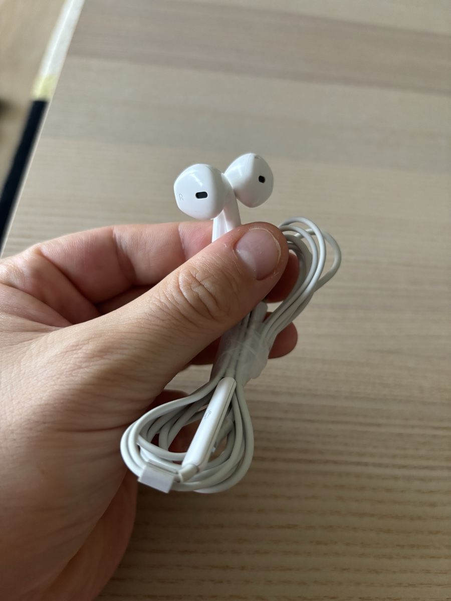 Cuffie: Apple EarPods Lightning mit Mikrofon Original – Usato da Trimbach venduto da fro_2ztm 1