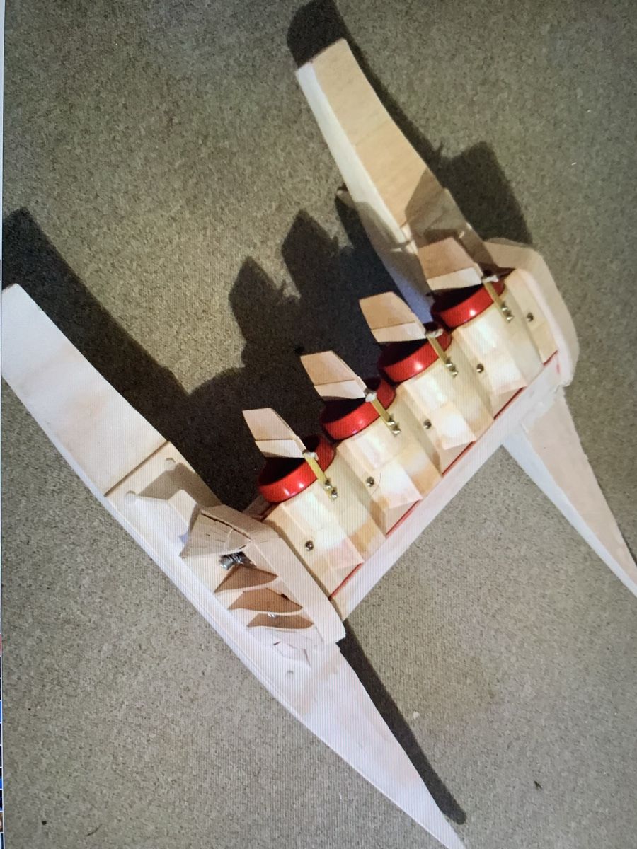Kits de montage: Holzmodell Flugzeugtriebwerk Katamaran  – Défectueux à Dübendorf par Delfi03 1