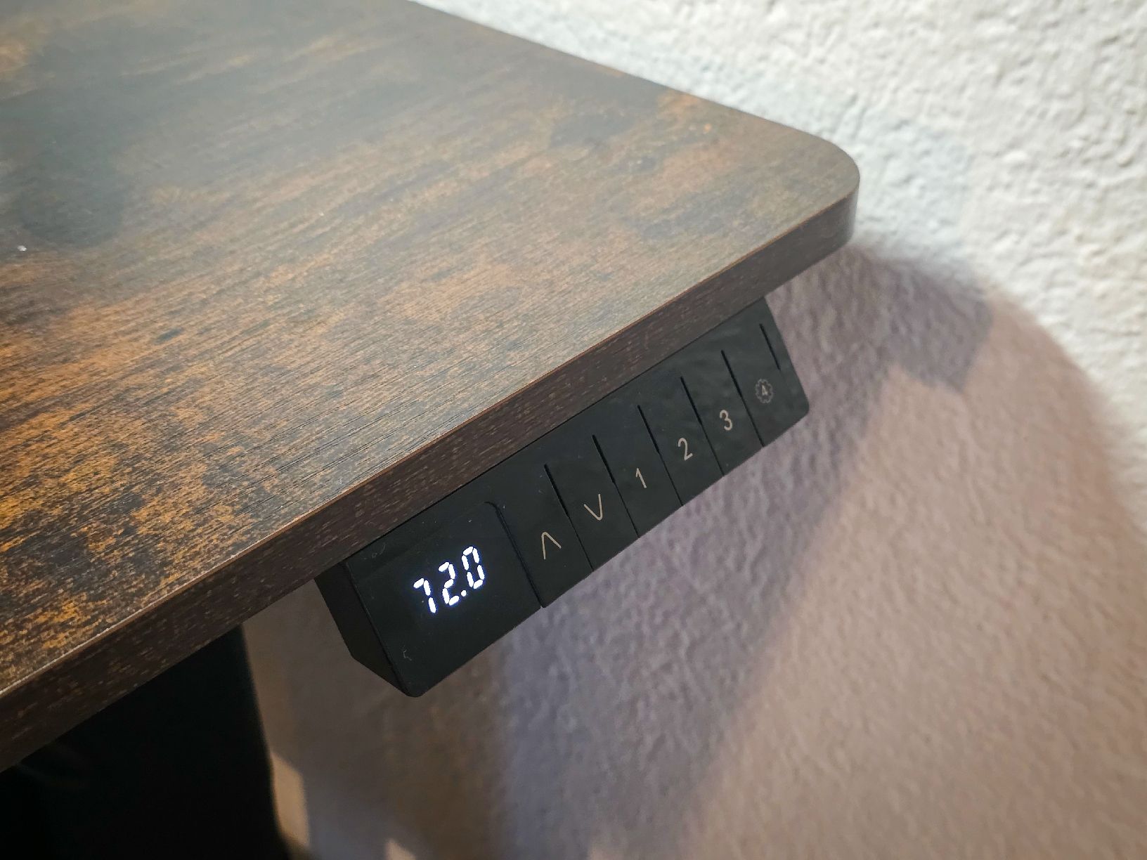 Bureaux: Standing desk dark wood effect, black metal base – D'occasion à Baden par happybrain01 1
