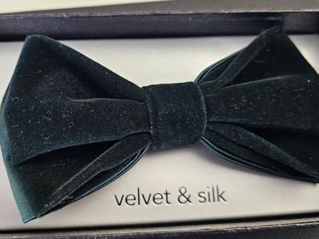 Fliege samt grün neu und originalverpackt