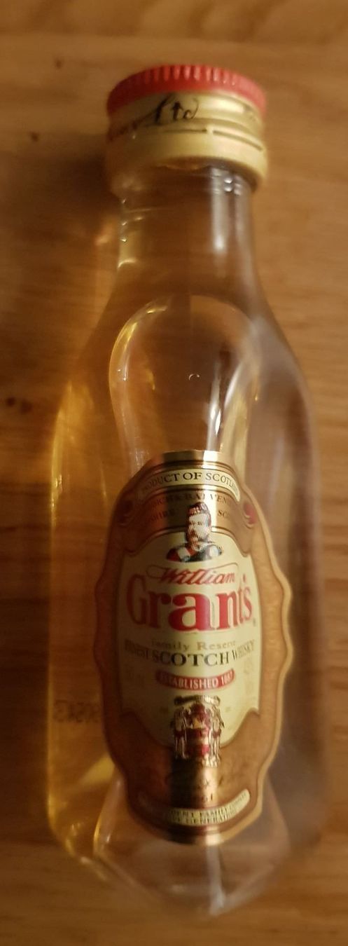Spirituosen: Grant's FINEST William SCOTCH WHISKY – Neu (gemäss Beschreibung) aus Emmenbrücke von Herzog07 1