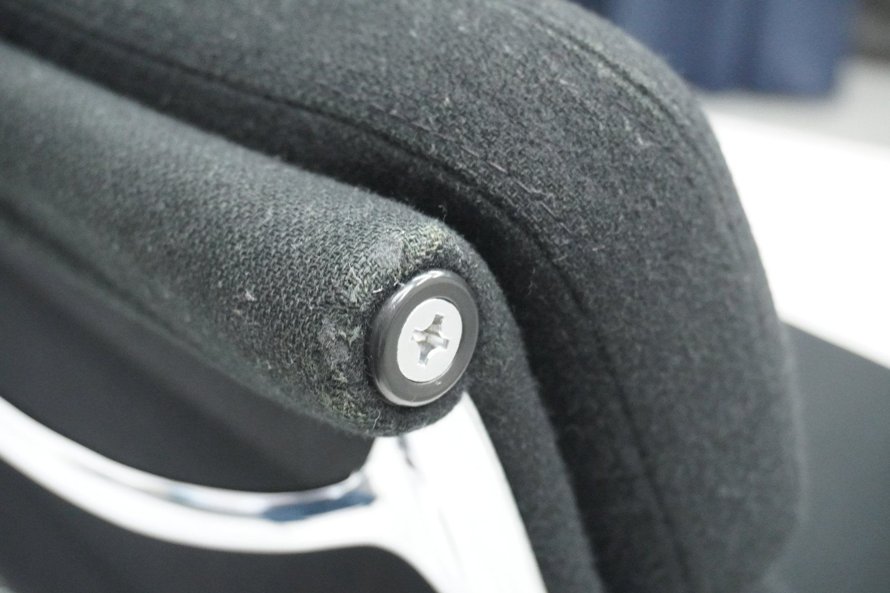 Vitra Stühle: Original Vitra Eames Soft Pad EA208 Stoff schwarz – Gebraucht aus Bad Zurzach von QLASSIQ 6