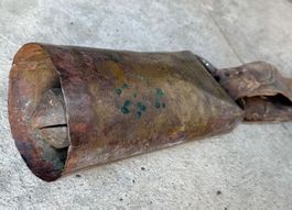 Antike Glocke und Lederband mit toller Patina