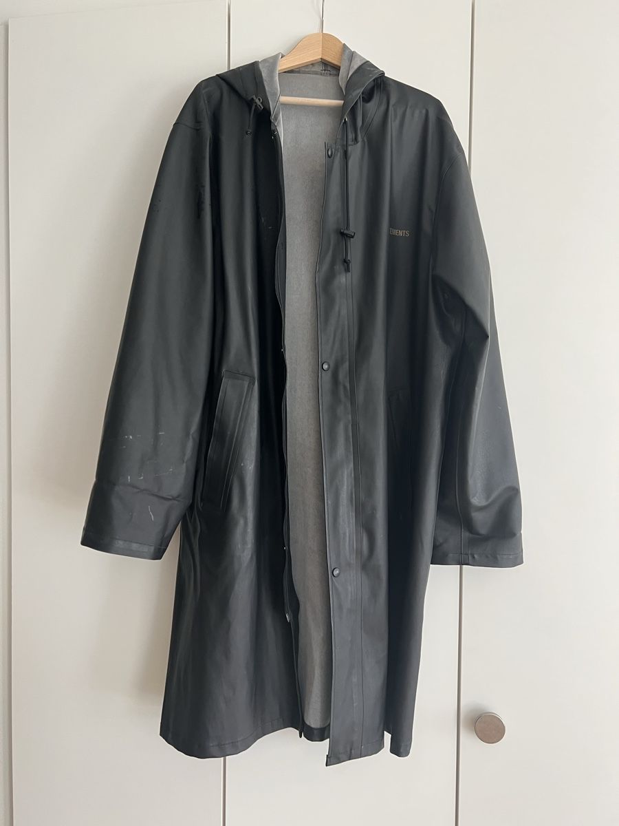 Giacche: Vetements by Demna  rare impermeable – Usato da Vevey venduto da Stef_couture 1