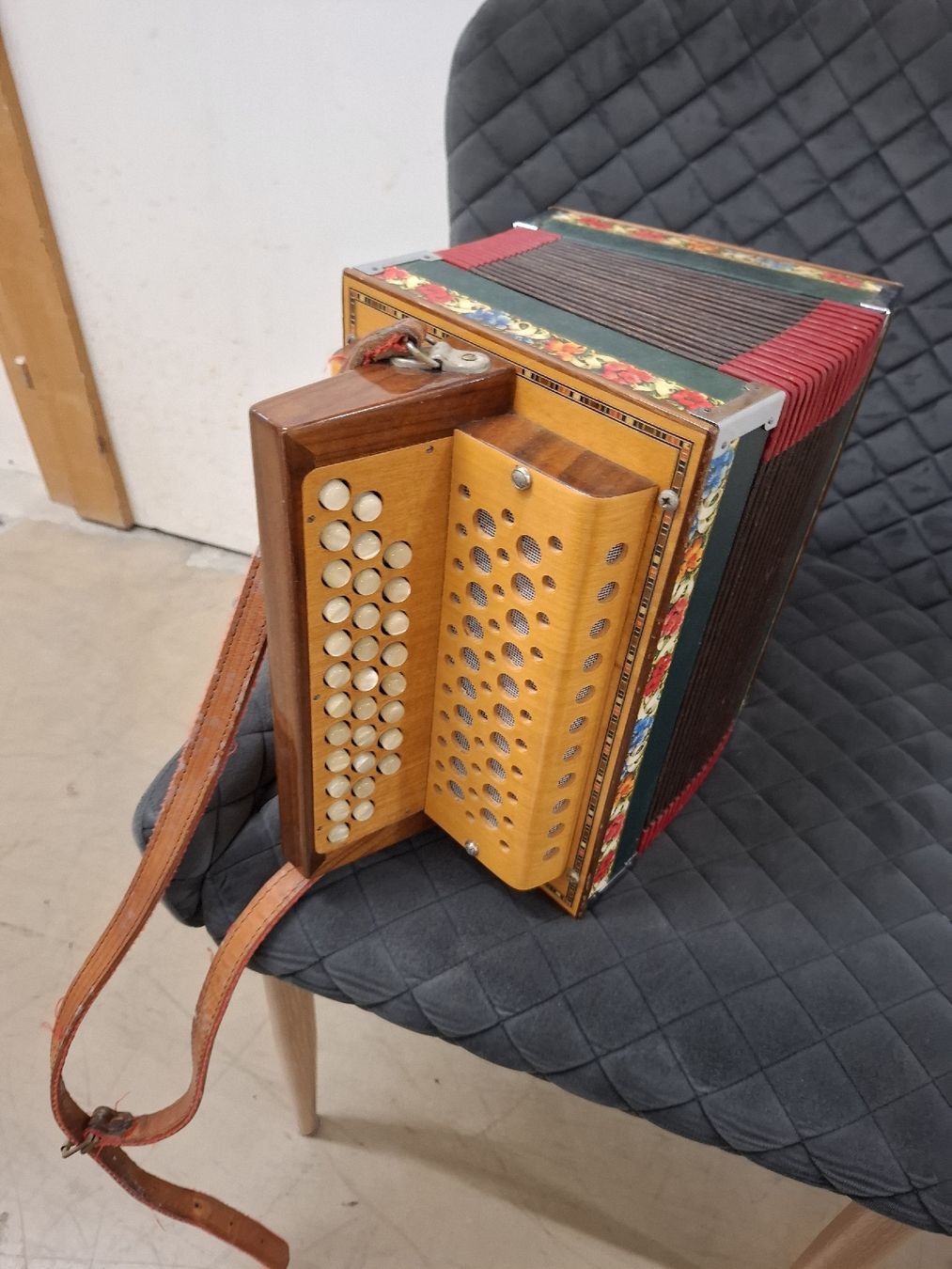 Musikinstrumente: schwyzerorgei – Gebraucht aus Villeneuve von BibiVintage 6
