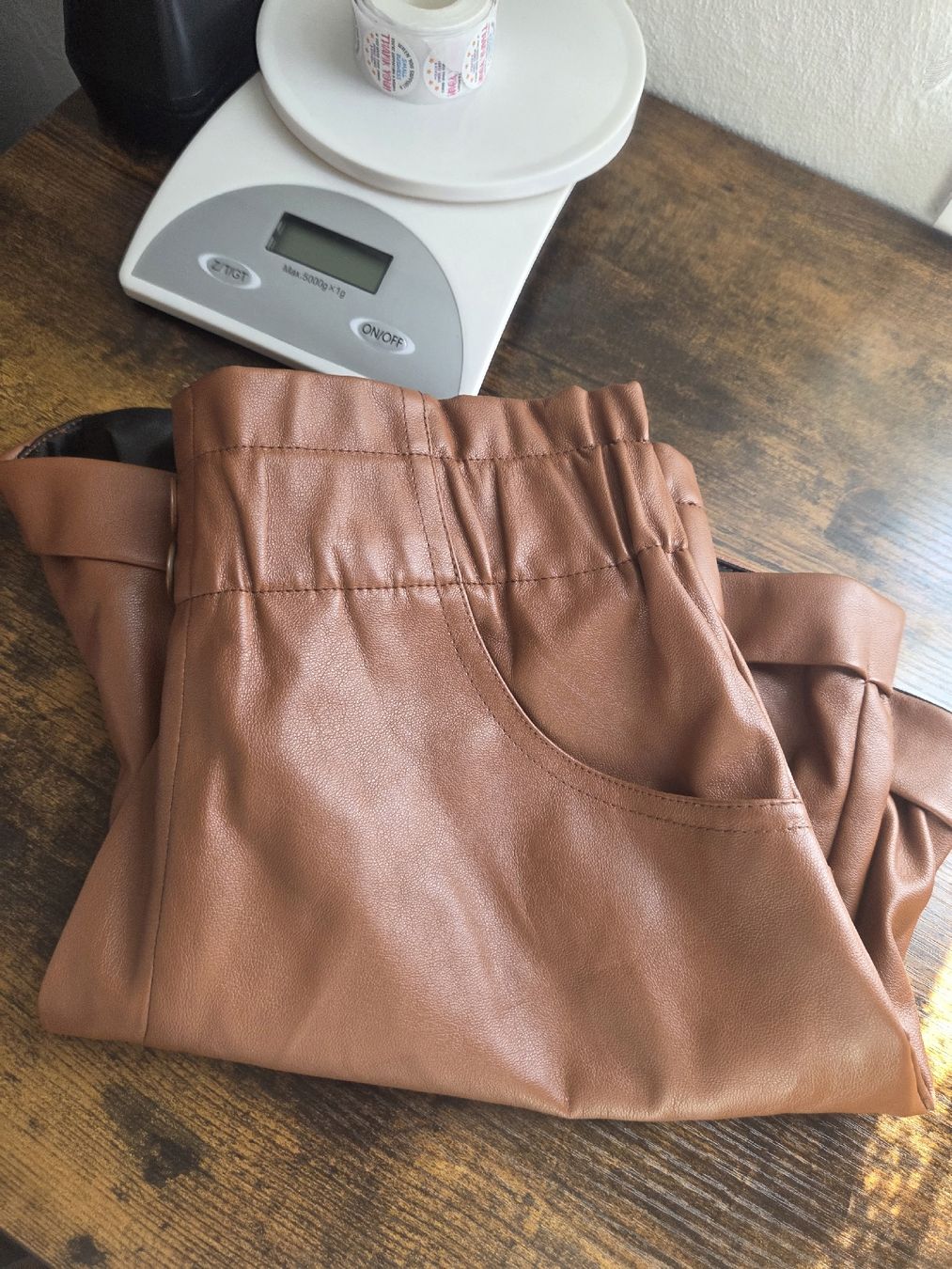 Pull&Bear Pantaloni: Shorts Pull&Bear Kunstleder braun Grösse M gebraucht – Usato da Winterthur venduto da Maricels_Boutique 2