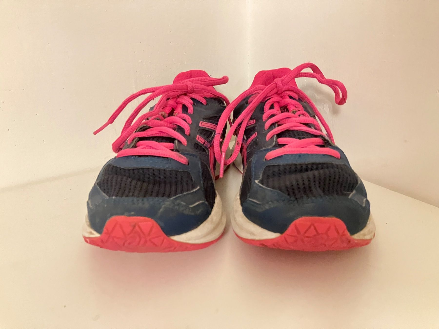 Asics Damenschuhe: Asics Sneakers, Grösse EUR 37 – Gebraucht aus Wettingen von Chnoelleli 3