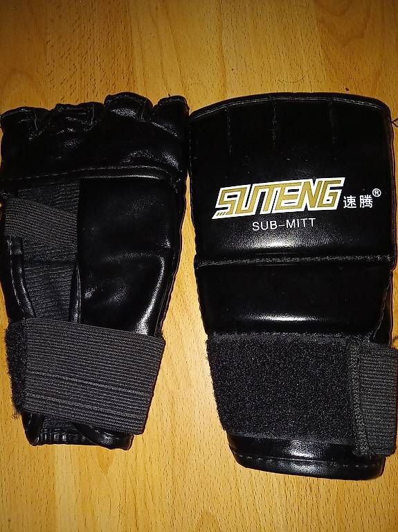 Gants & mitaines : Boxhandschuhe – D'occasion à Jona par i28_xjr6