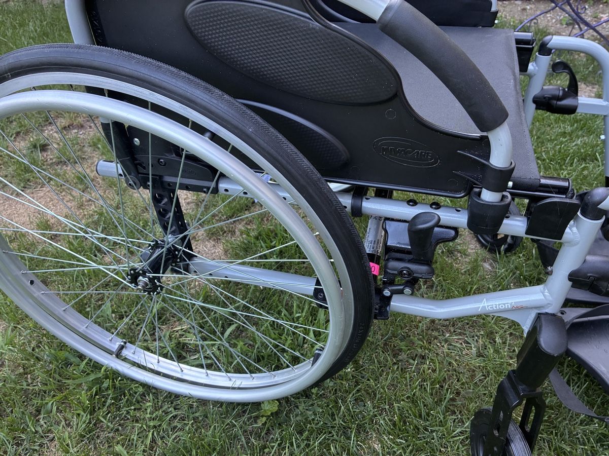 Sedie a rotelle: Fauteuil roulant pliable – Usato da Confignon venduto da passiongrenat.ch 7