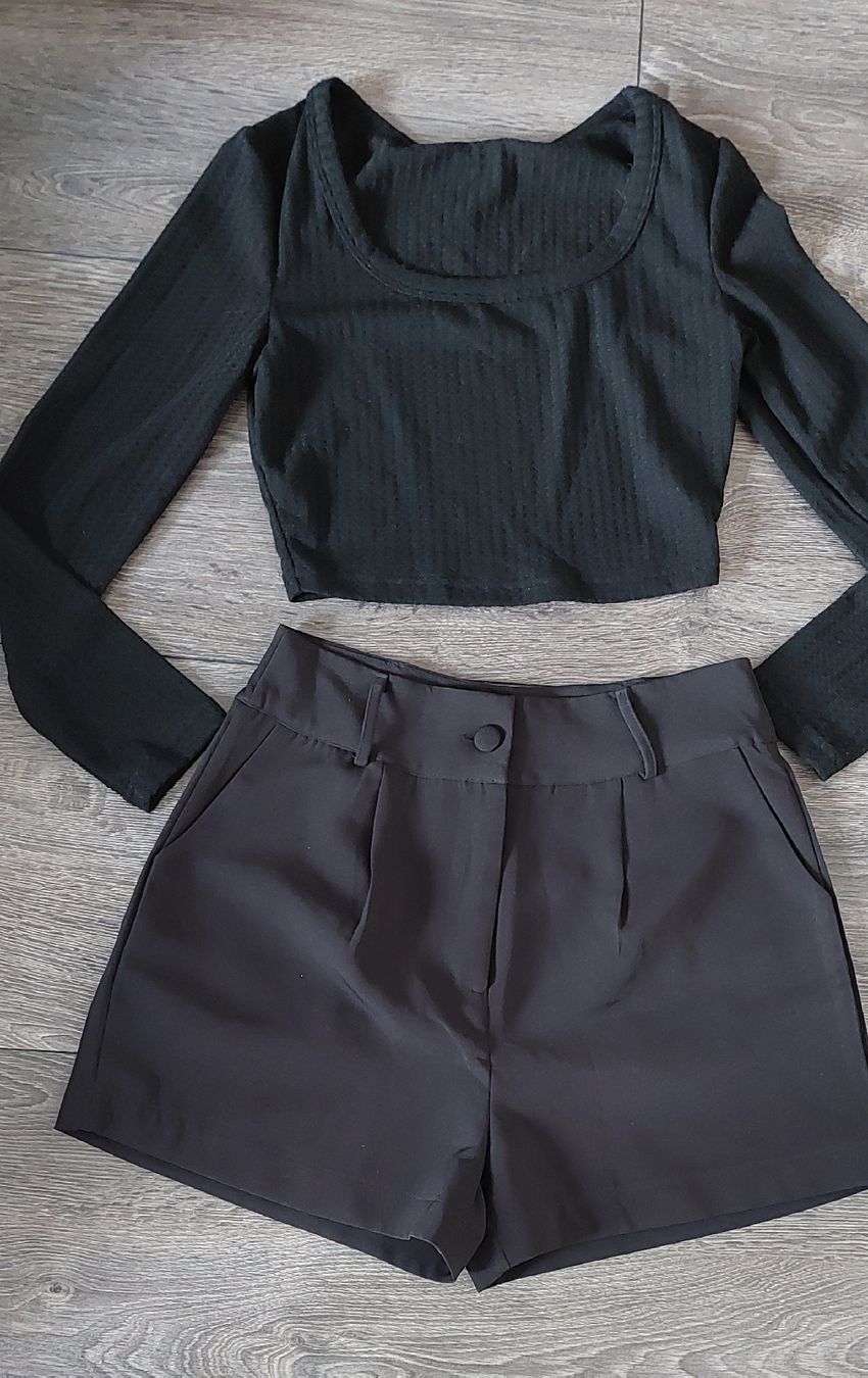 Pantaloni: Shorts + Top Schwarz gr 36 – Nuovo (secondo la descrizione) da Gwatt (Thun) venduto da Letzte-Chance-III