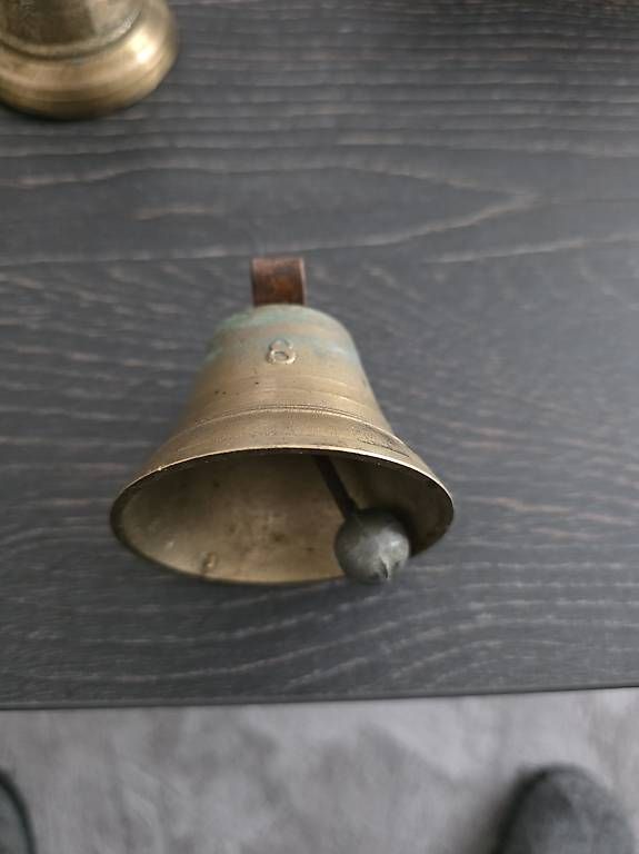 Campanacci mucche: Kleine alte Messingglocke – Usato da Basel venduto da han_swq7 1