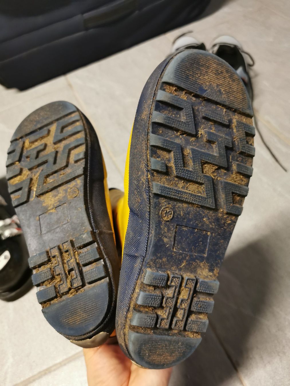Schuhe für Jungen: Gefütterte Regenstiefel Gr. 33 – Gebraucht aus Konolfingen von torina85 2