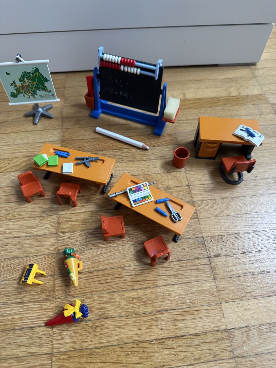 Playmobil Giocattoli: Playmobil Schulzimmer – Usato da Teufen AR venduto da chi_h55m