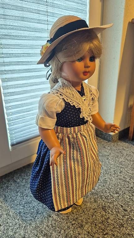 Bambole: Grosse Trachtenpuppe – Usato da Weinfelden venduto da heweto 1
