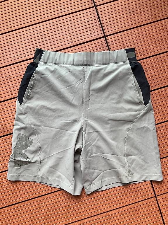 Under Armour Pantaloni: Under Armour Hose – Usato da huttwil venduto da Cabe