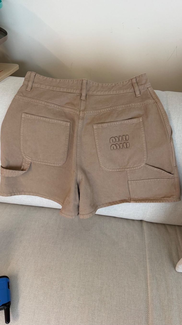 Miu Miu Pantaloni: Miu Miu shorts new – Nuovo e nell'imballaggio originale da Paradiso venduto da Under_sun 2