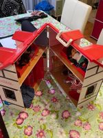 MONCHHICHI World Play House inkl. Möbeln & Figuren, Kleider