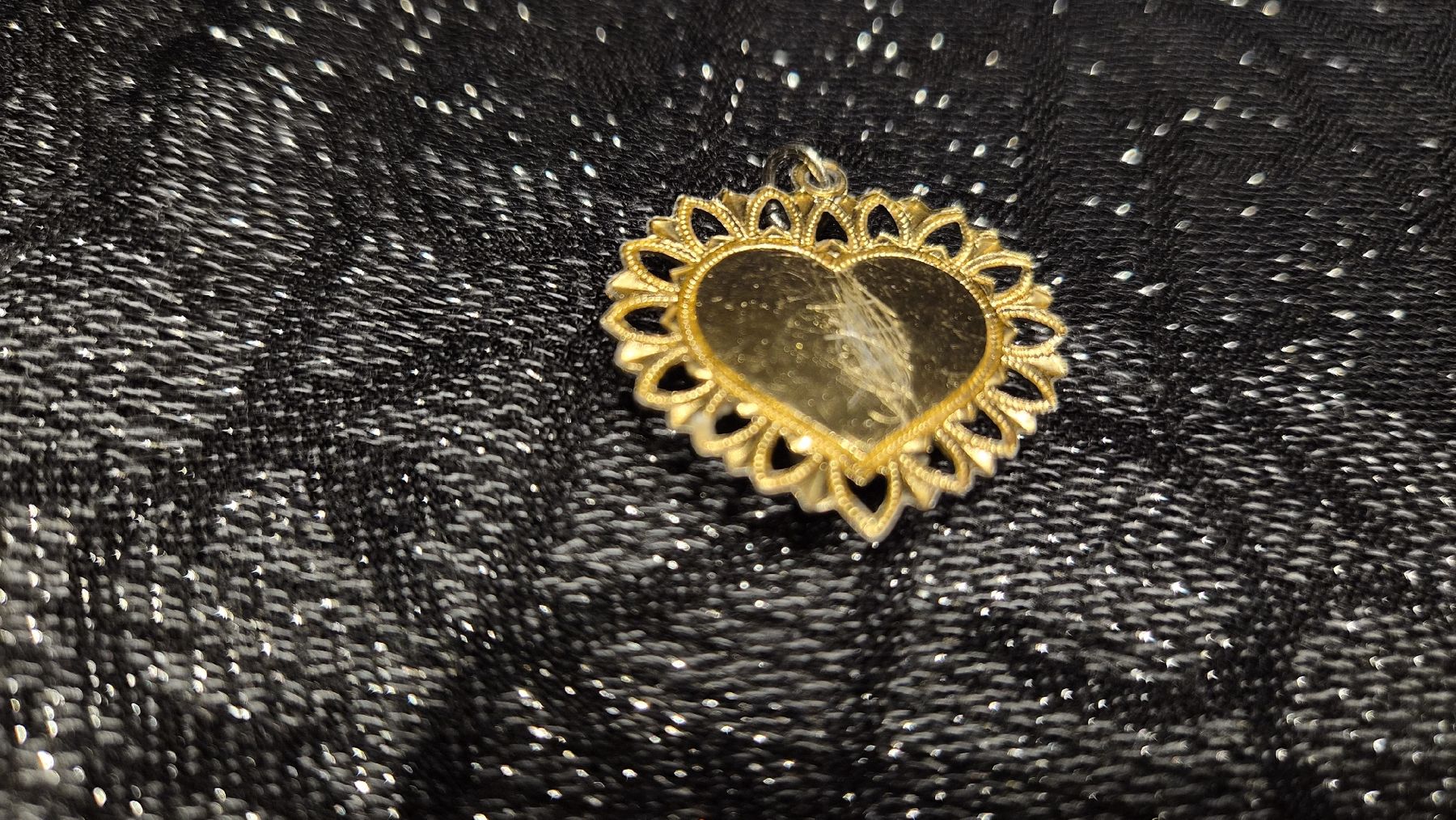 Catenine: Collier grenat vintage avec pendentif edelweiss – Usato da Avry-sur-Matran venduto da cec_nhz8 7