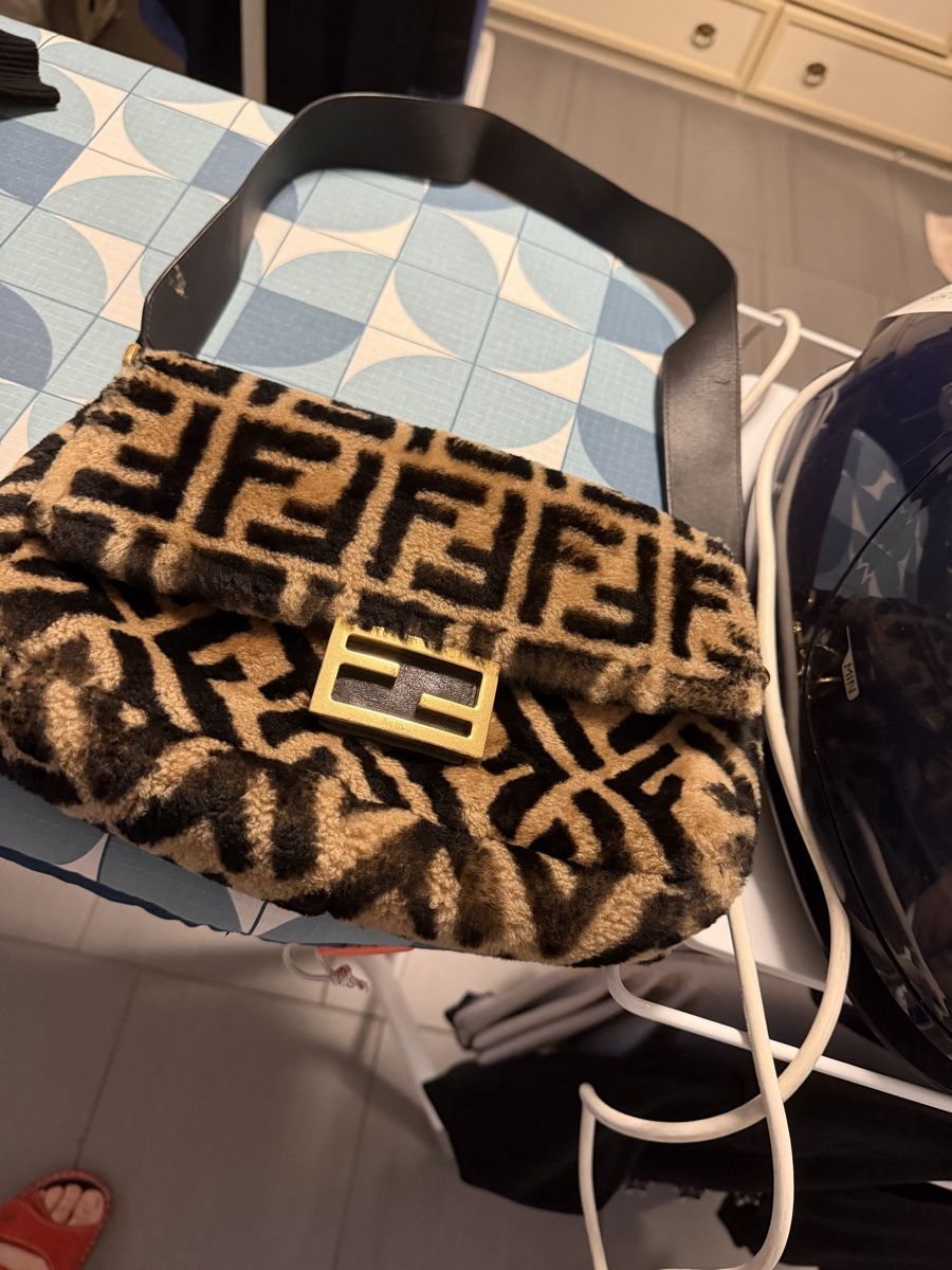 Fendi Sonstige Kleidung & Accessoires: Fendi tasche – Gebraucht aus Allschwil von fig_rs5d