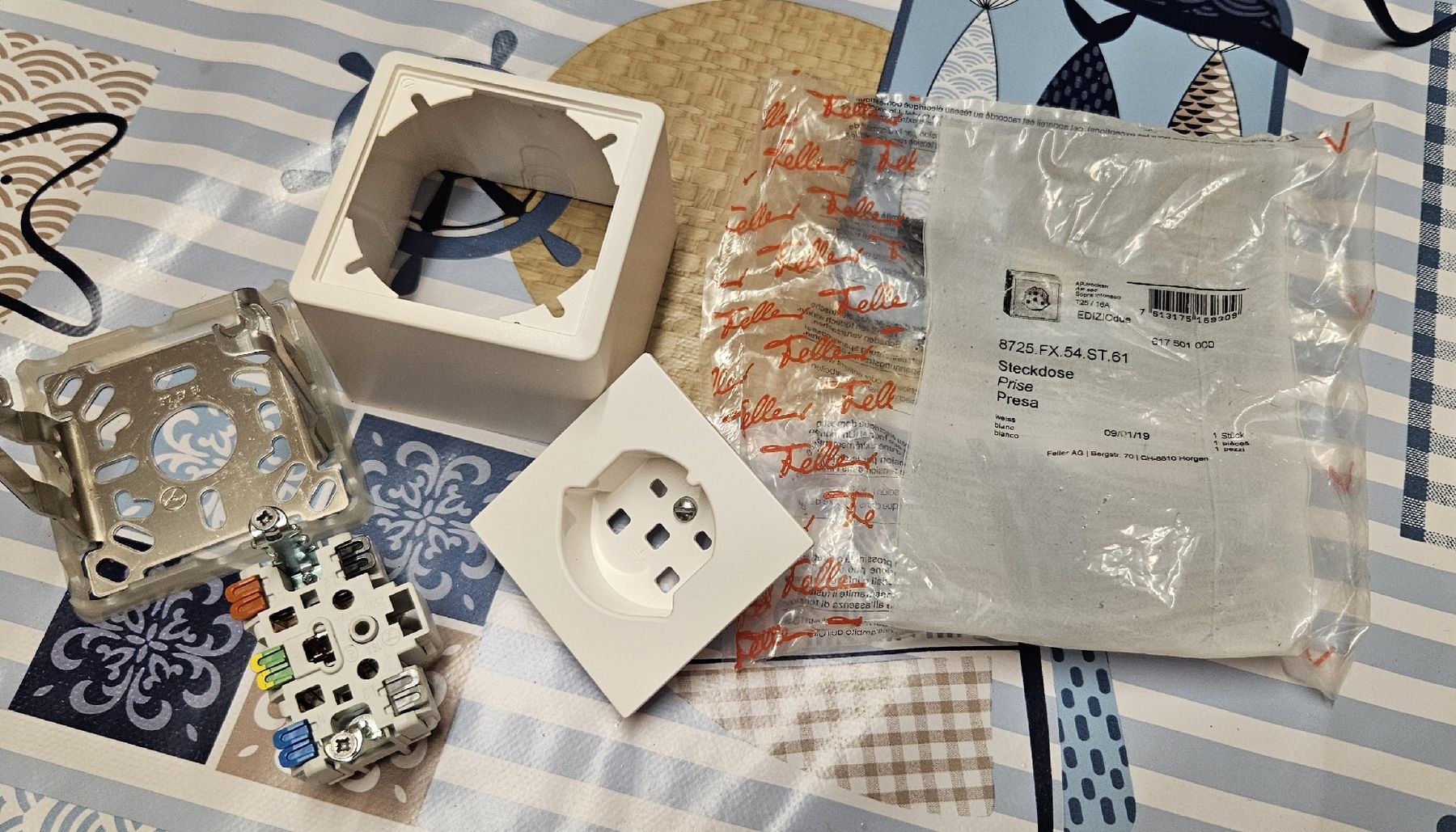 Feller Spine: Steckdose B725 FX weiss 16A 230V neu – Nuovo e nell'imballaggio originale da Limpach venduto da Ito63