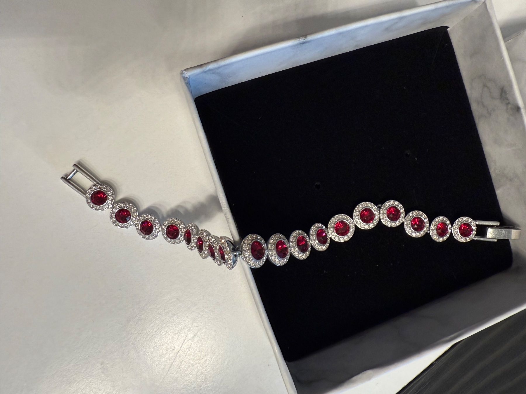 Swarovski Armbänder & -reifen: Magnifique bracelet Swarovski – Neu (gemäss Beschreibung) aus Savigny von mariemari75