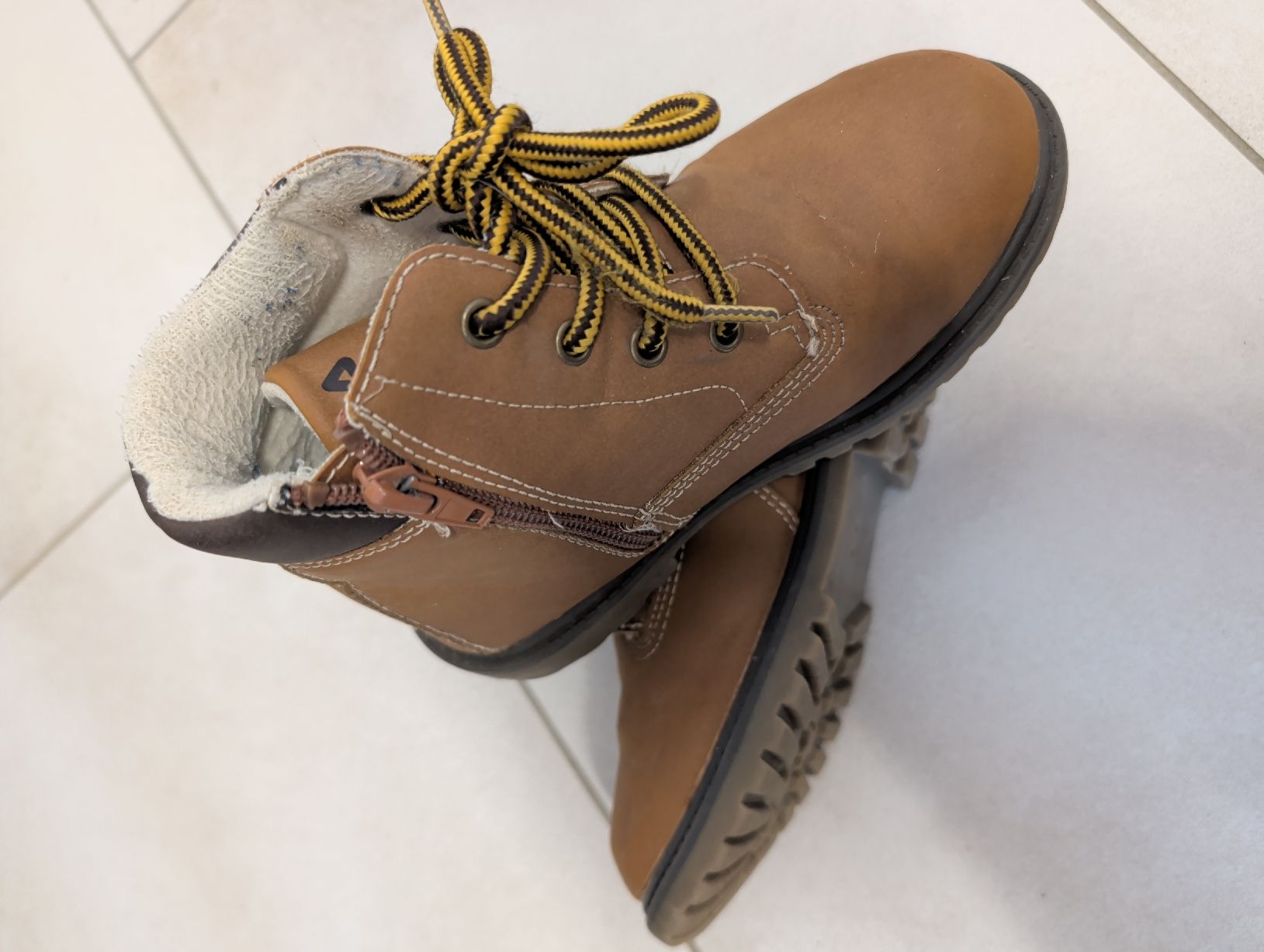 Schuhe für Jungen: Schuhpaket Grösse 30/31 – Gebraucht aus Nesslau von Karii21 1