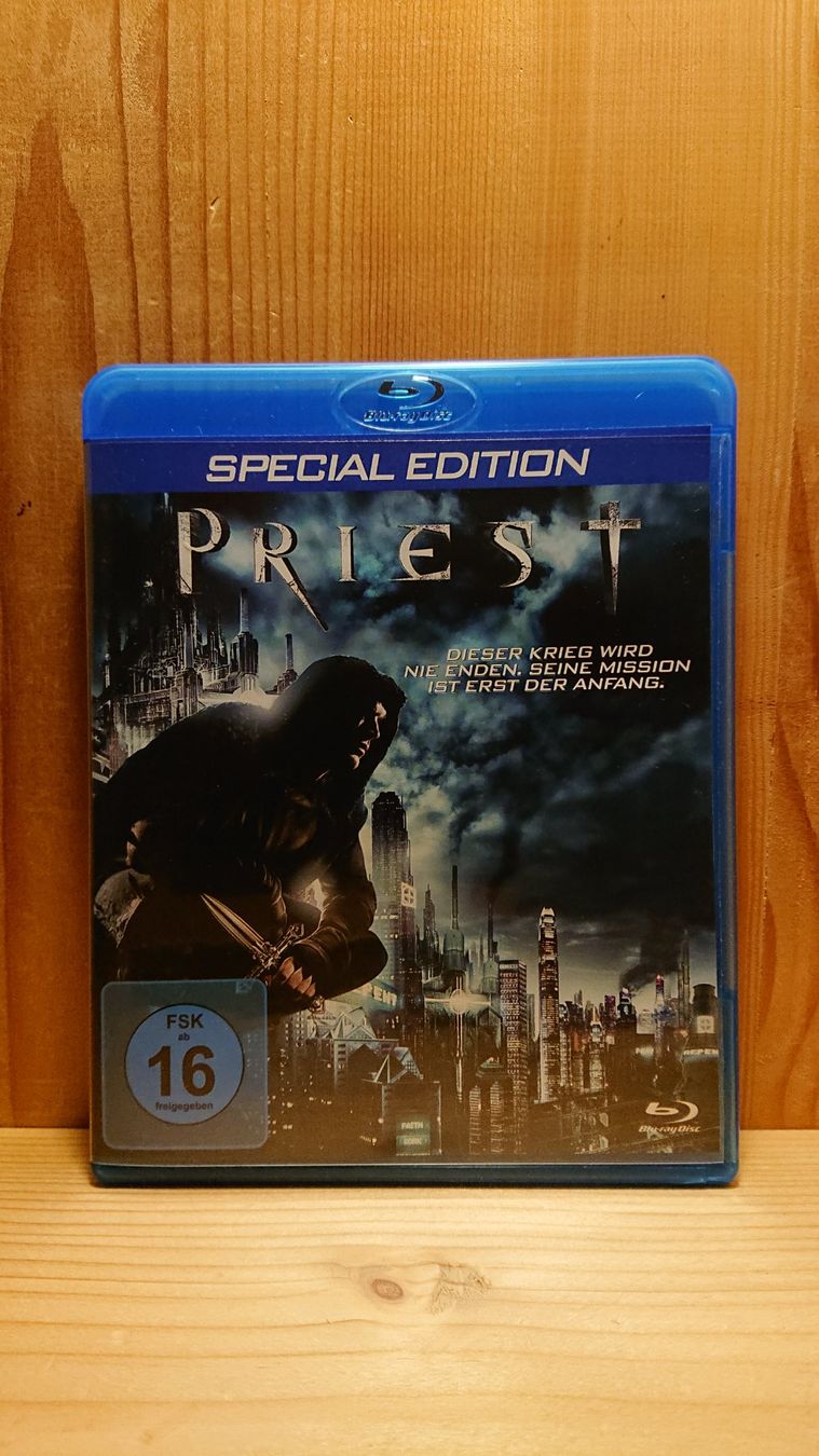 Tutti i DVDs: PRIEST Blu-Ray mit Paul Bettany – Usato da Wilderswil venduto da Exebub