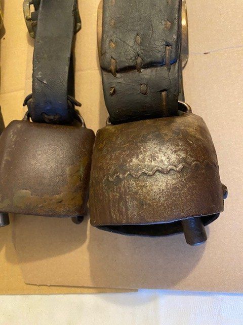 Cloches & sonnailles: 3 X KUHGLOCKEN /SCHELLEN – D'occasion à Chur par silbermon 7