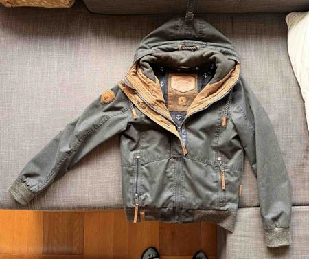 Naketano Jacke grau mit Kapuze Grösse M neuwertig