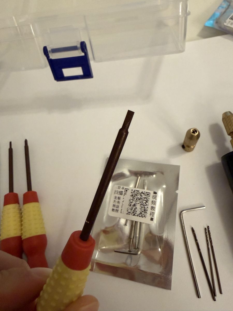 Tutti gli attrezzi: Nintendo Switch Schrauben Set screws with repair tool kit – Usato da Zürich venduto da arr_vq5w 4