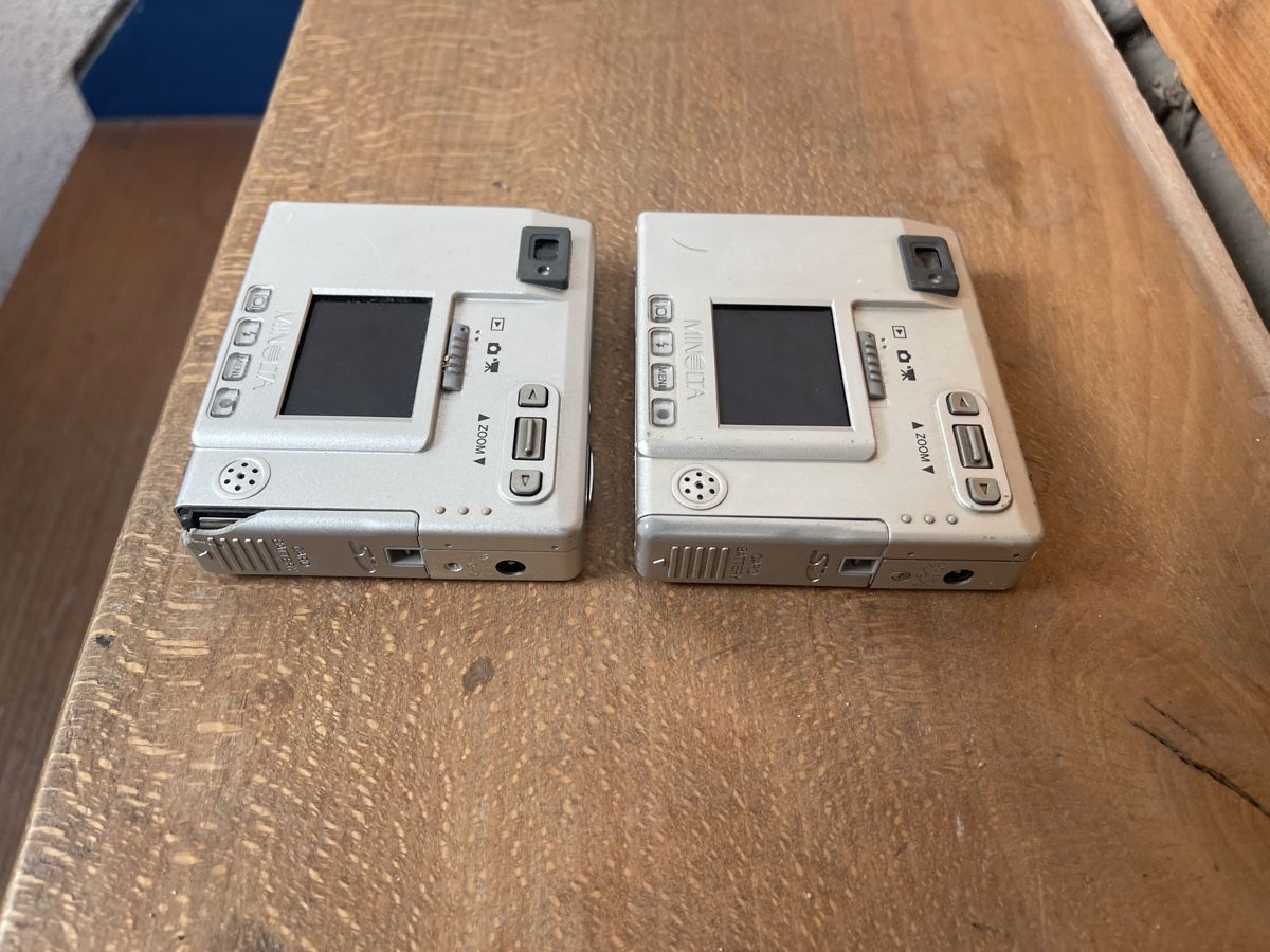 Minolta Kamera: Minolta DiMAGE X cameras for parts – Defekt aus Zürich von wiredancer 2