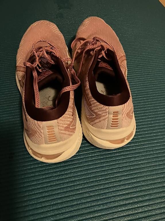 Asics Scarpe da donna: Laufschuhe Asics GT-2000 - Gr. 39 – Usato da Schwerzenbach venduto da lith7 1