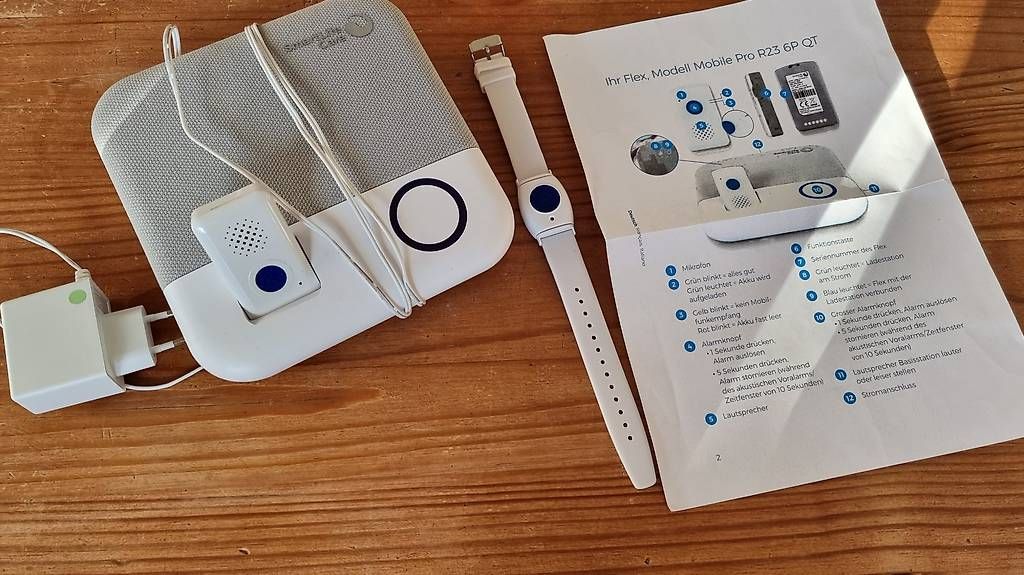 SmartLife Care Sistemi d'allarme: Smartlife care Notrufgerät Modell Flex – Nuovo (secondo la descrizione) da Maienfeld venduto da Faentli1 1