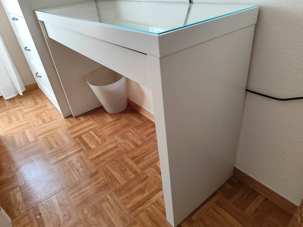 Ikea Tavoli da trucco: Schminktisch – Usato da Adliswil venduto da Tierre1 2