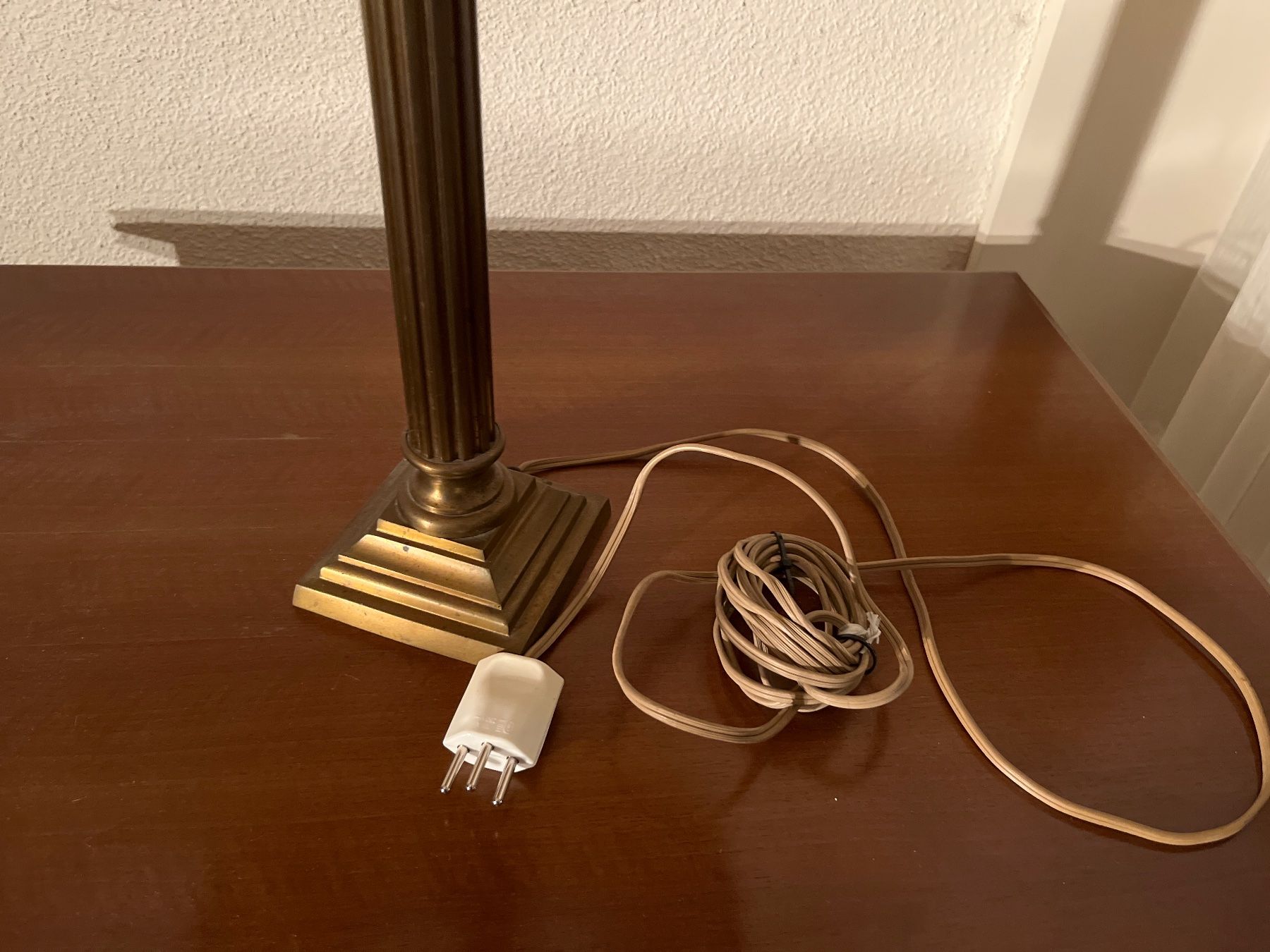 Lampen: Vintage Tischlampe mit Papierschirm – Gebraucht aus Luzern von Jiggy_8898 2