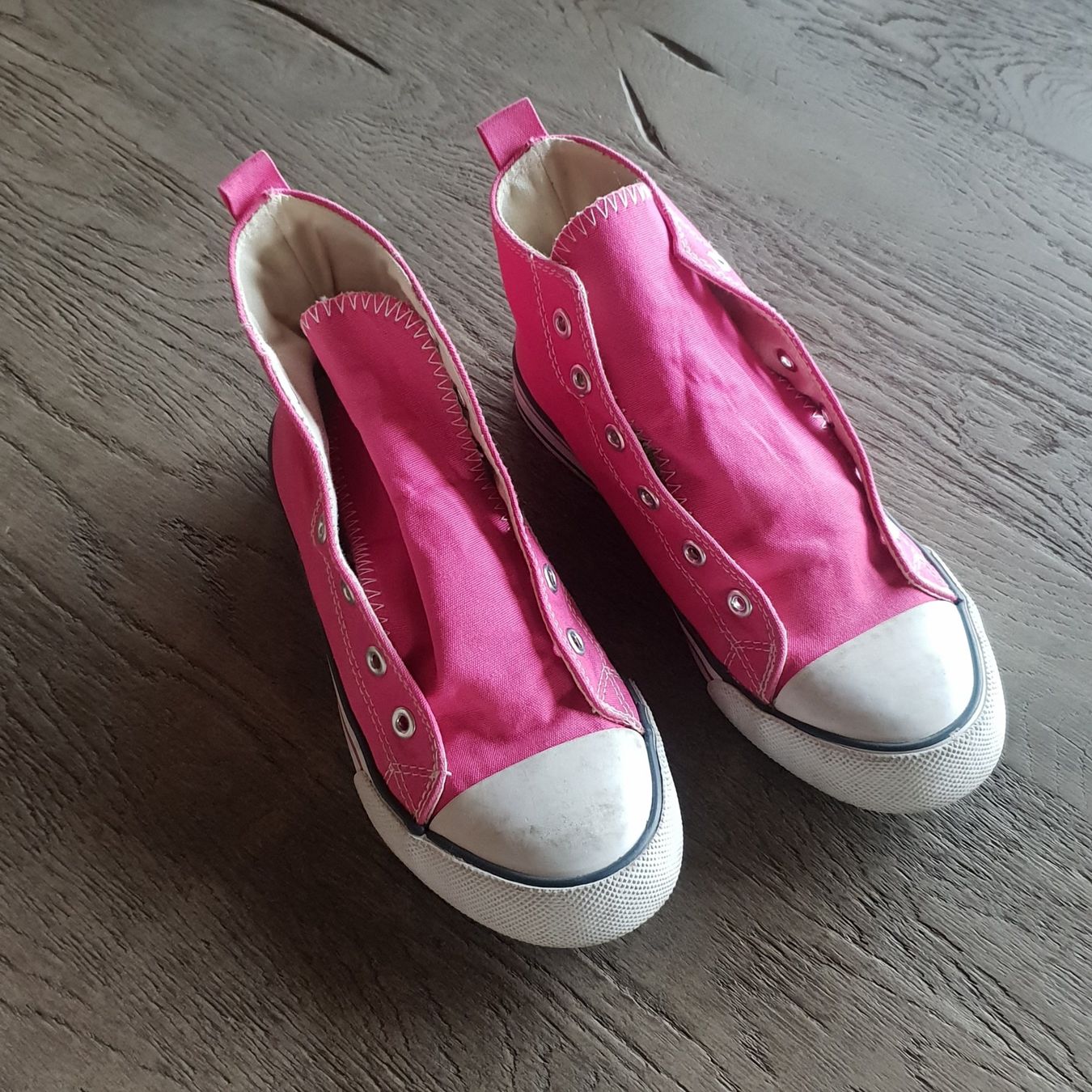 Chaussures hommes: 🐸 SNEAKER PINK 35 – D'occasion à Môtier (Vully) par Frogs 4