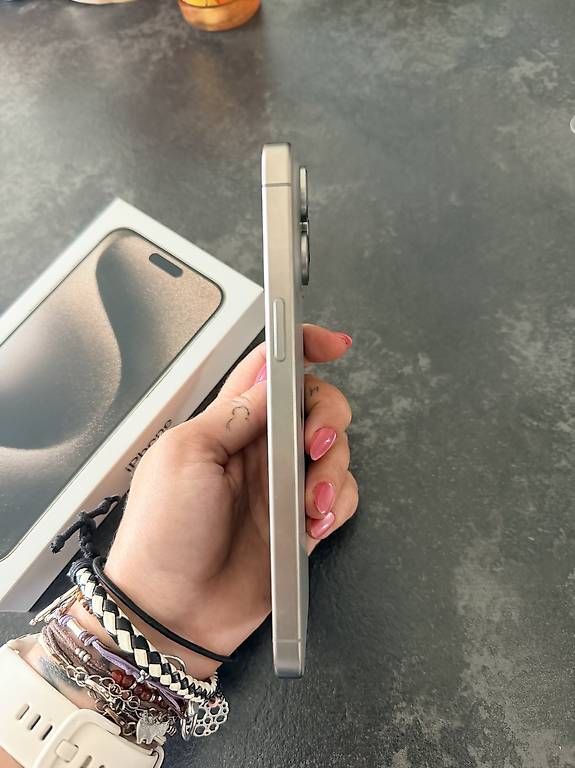 Apple Portables: Apple iPhone 15 Pro Max – D'occasion à Solothurn par jolly_vrs 4