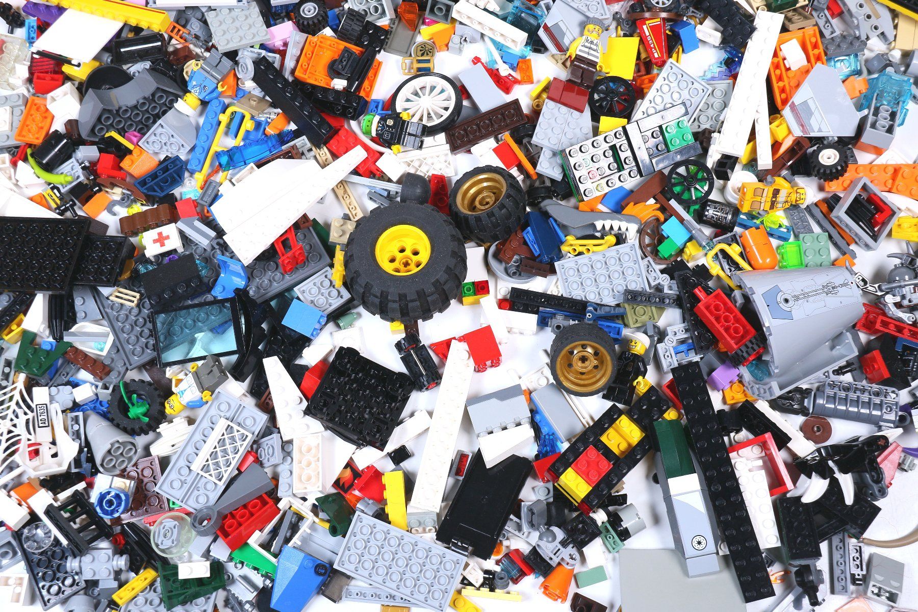 Lego Baukästen: 1.5 kg. Legoteile mit Minifiguren – Gebraucht aus Hettlingen von Scholi99 1
